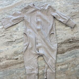 Pehr essential romper size 6-12 months